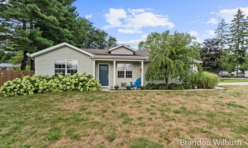 160 Grand Street, Casnovia, MI 49318