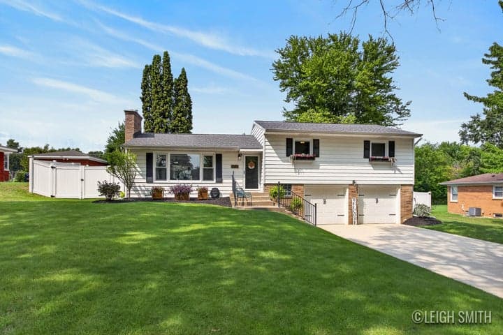 2165 Apple Avenue NW, Grand Rapids, MI 49504