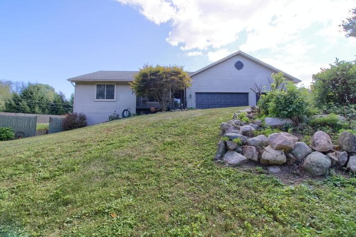 4952 Elmers Turn, Pinckney, MI 48169