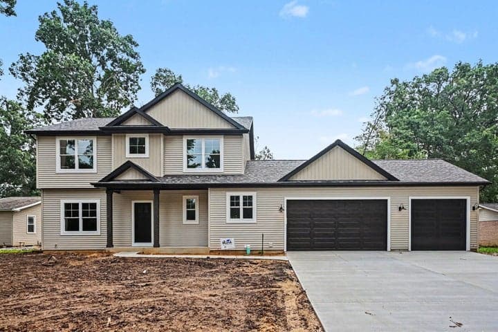 68889 6th Street, Edwardsburg, MI 49112
