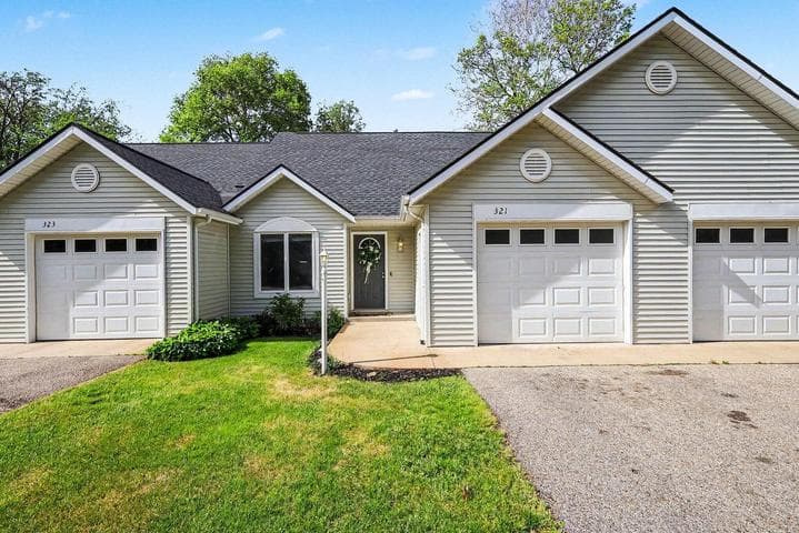 321 Nestlewood Drive, Holland, MI 49424