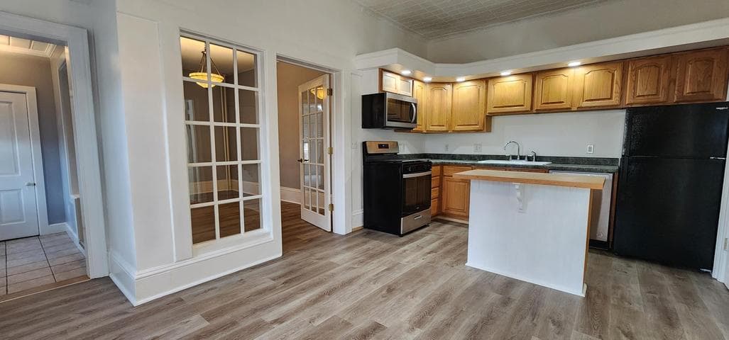 212 Oak Street Apt 2, Manistee, MI 49660