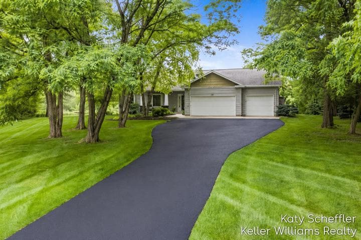 4611 Windcliff Drive NE, Rockford, MI 49341