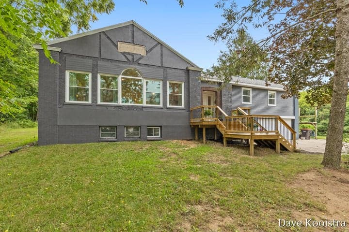 9810 S Division Avenue SW, Byron Center, MI 49315