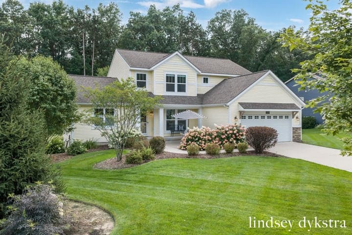 4238 Oak Timbers Drive NE, Grand Rapids, MI 49525