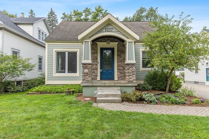 1257 Hillcrest Avenue NW, Grand Rapids, MI 49504