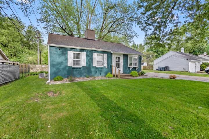 3425 Cambridge Avenue, Jackson, MI 49203