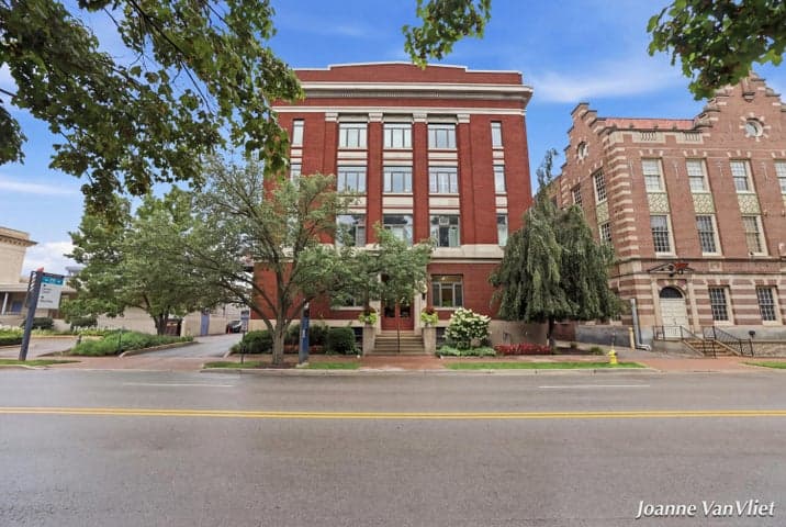 17 W 10th Street 470, Holland, MI 49423