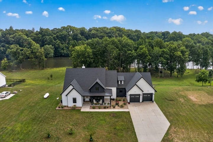 14275 Deer Path, Buchanan, MI 49107