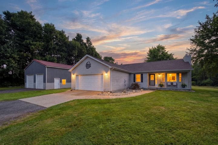 2777 Blackman Road, Jackson, MI 49201