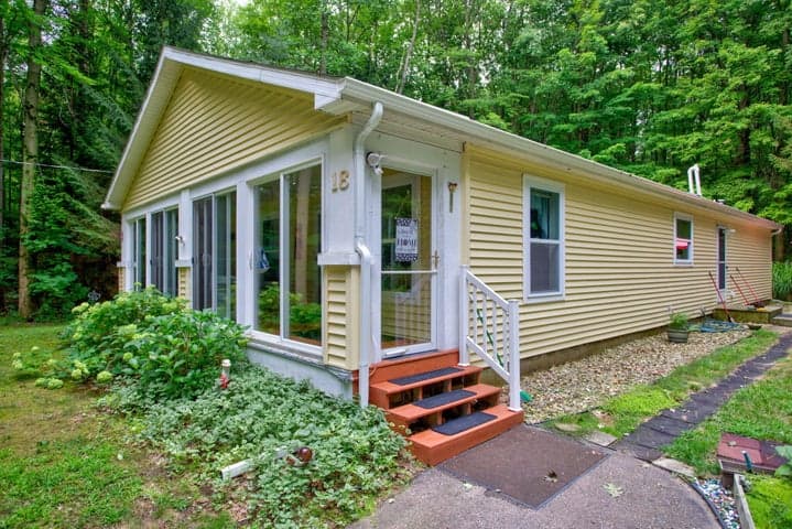 18 72nd Street, South Haven, MI 49090