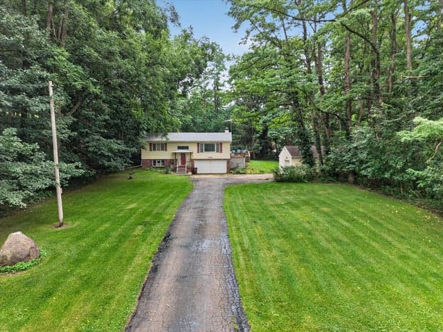 1400 Fairview Highway, Charlotte, MI 48813