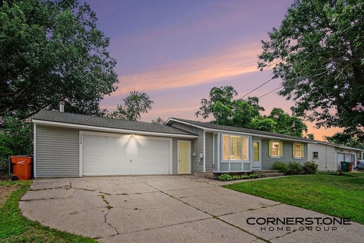 5098 Wallingford Drive NW, Comstock Park, MI 49321
