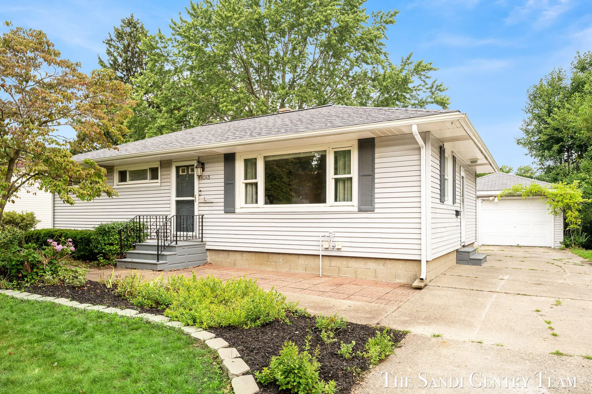 1015 Taylor Avenue, Grand Haven, MI 49417