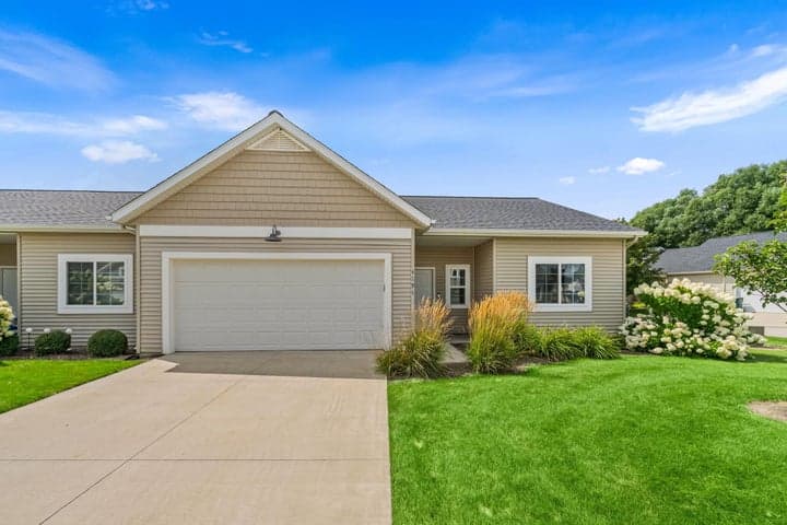 4294 Cidermill Drive 32, Wayland, MI 49348