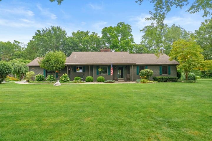 43501 Duane Lane, Paw Paw, MI 49079