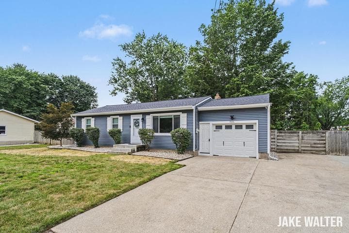 7555 22nd Avenue, Jenison, MI 49428