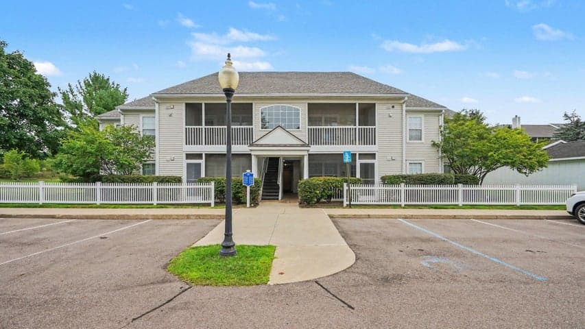 2654 S Knightsbridge Circle, Ann Arbor, MI 48105