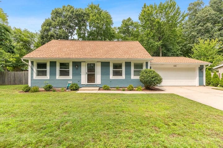 140 W Oak Street, Fruitport, MI 49415