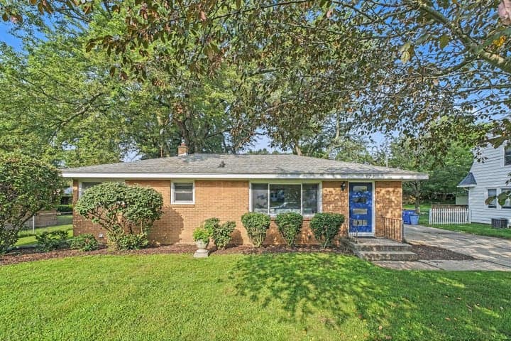 527 Fairfield Avenue NW, Grand Rapids, MI 49504