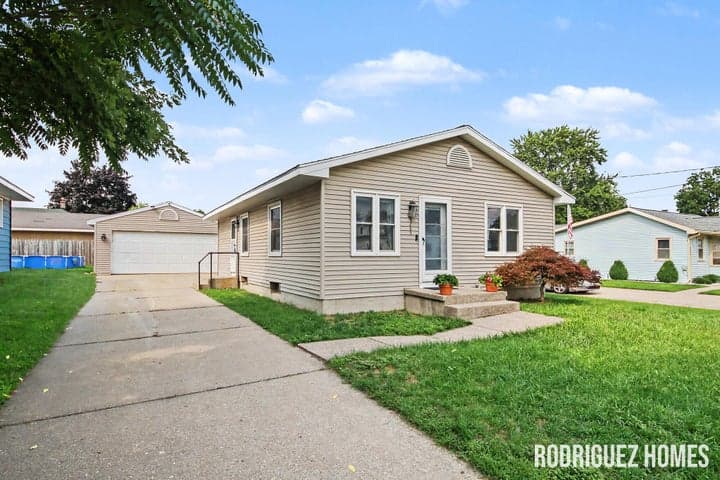 3283 Larue Street SW, Grandville, MI 49418