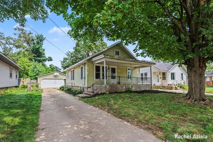 143 Murray Street SE, Kentwood, MI 49548