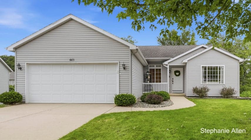 663 Ridgefield Drive, Coopersville, MI 49404