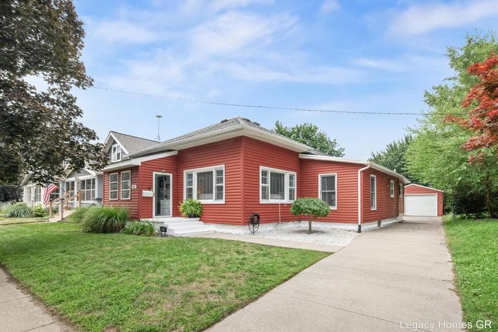1042 Patton Avenue NW, Grand Rapids, MI 49504