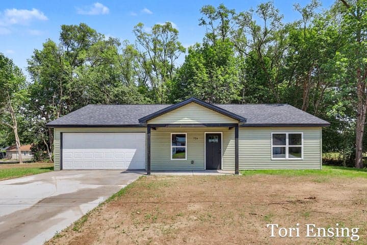 726 N Burgess Street, Greenville, MI 48838