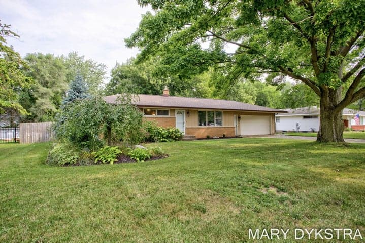 585 Huizenga Avenue, Zeeland, MI 49464