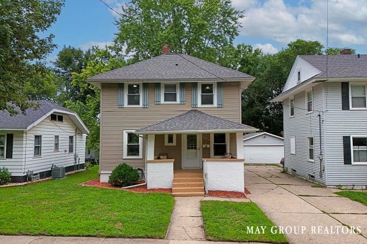 143 Burr Oak Street NE, Grand Rapids, MI 49505