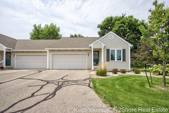6185 Gleneagle Highlands Drive, Hudsonville, MI 49426