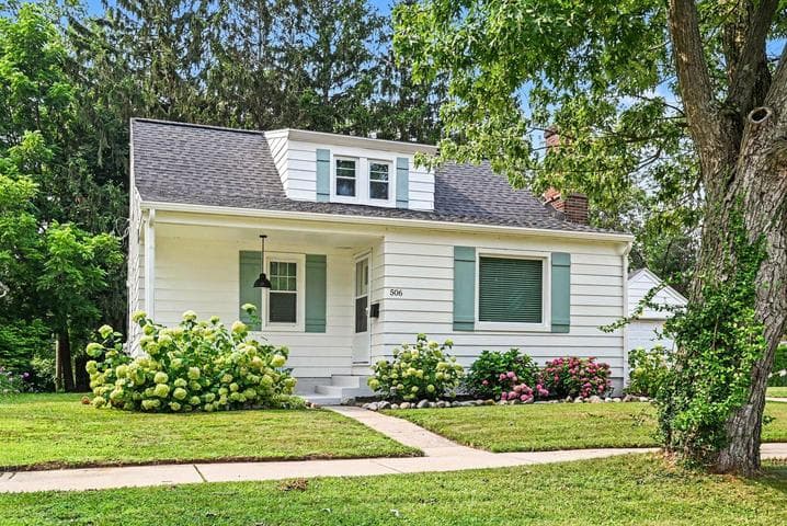 506 Fruit Street, South Haven, MI 49090