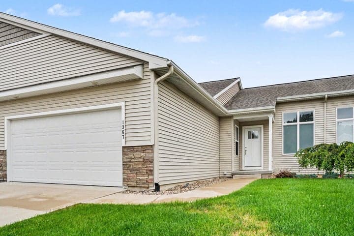 1367 S Village Circle, Kalamazoo, MI 49009