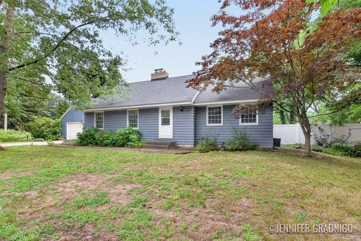 943 Grandridge Court, Holland, MI 49423
