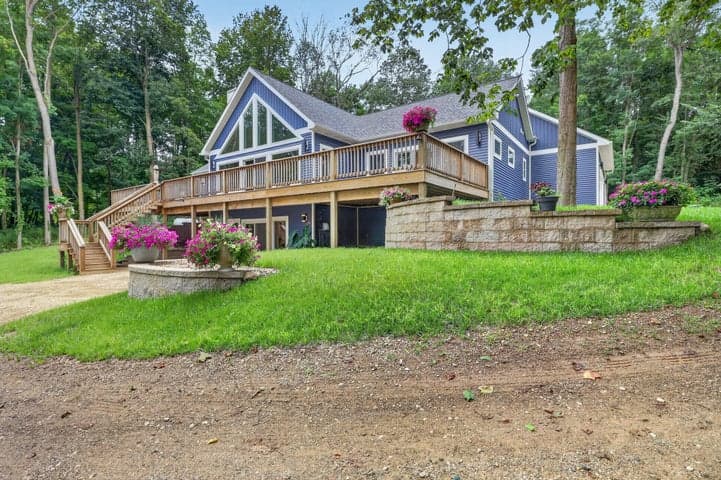 9777 N 16th Street, Plainwell, MI 49080