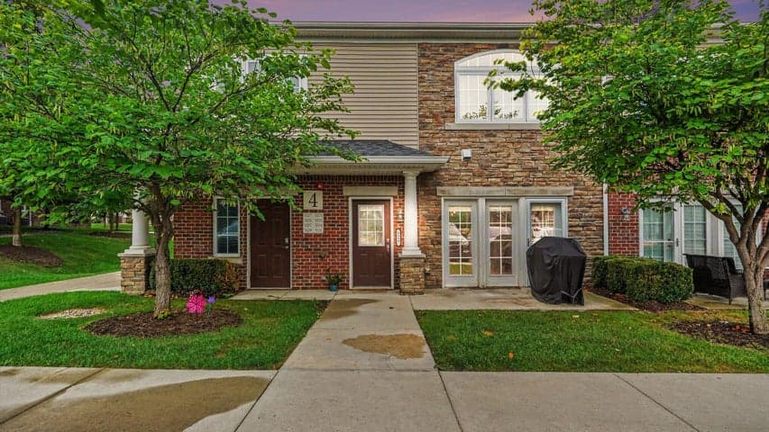 5527 Arbor Chase Drive, Ann Arbor, MI 48103