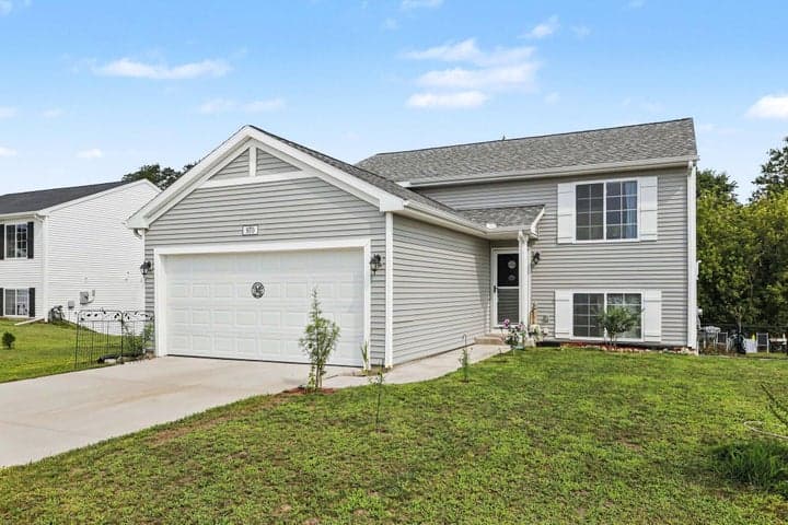 970 View Pointe Drive, Middleville, MI 49333