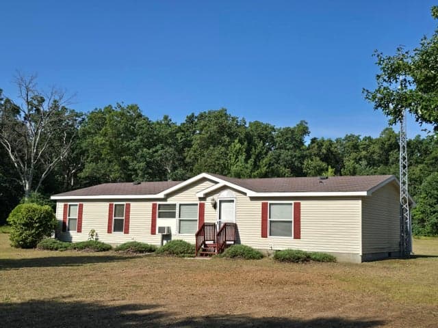 6809 N Centerline Road, White Cloud, MI 49349