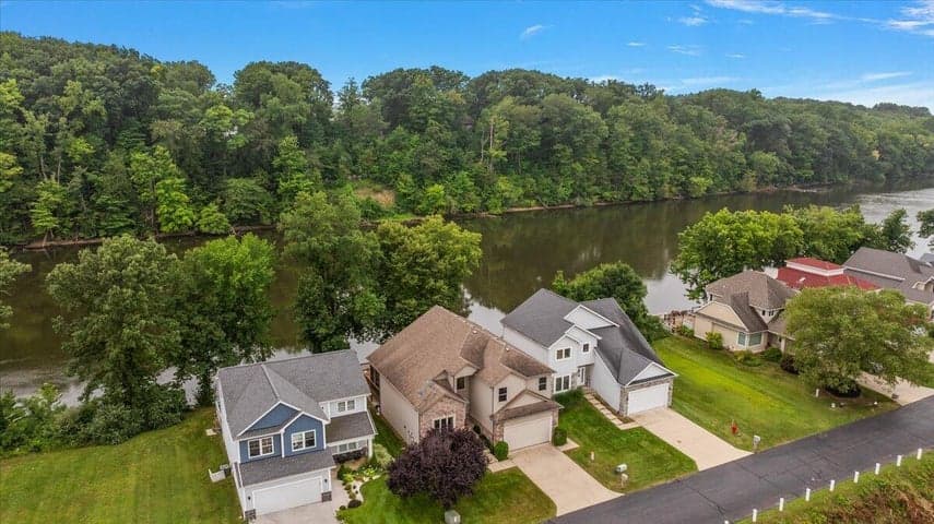 626 Swan River Drive, Benton Harbor, MI 49022