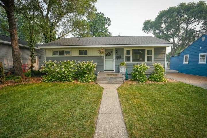 918 Post Road, Muskegon, MI 49441