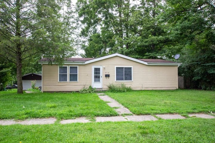 318 S East Street, Cassopolis, MI 49031
