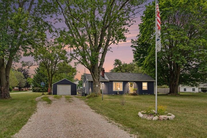 929 Bacon Avenue, Portage, MI 49002