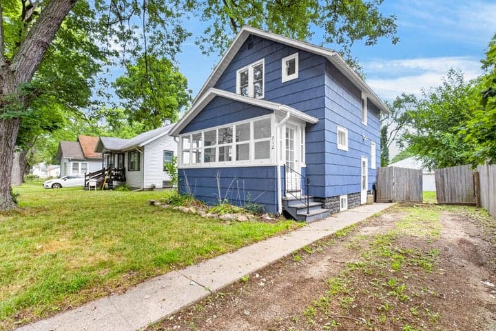712 Fenimore Avenue, Kalamazoo, MI 49048