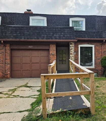 1827 Willowbrook Circle, Flint, MI 48507