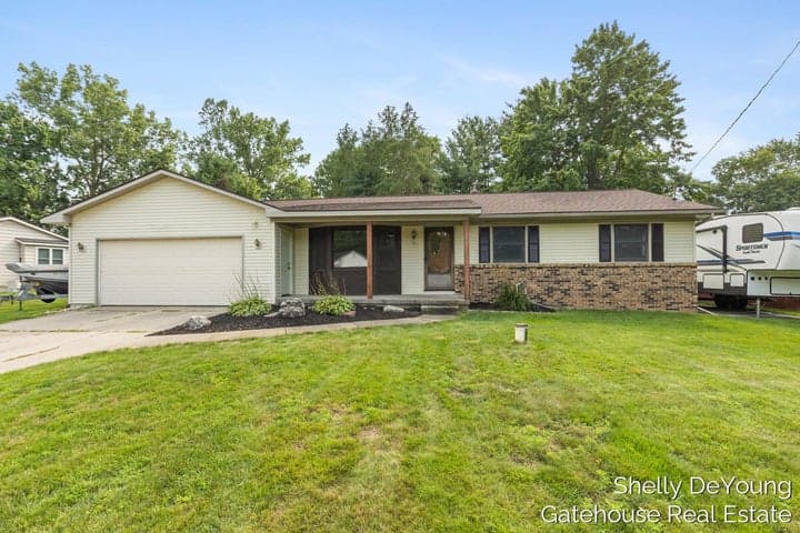3078 Paris Park Drive SE, Kentwood, MI 49512