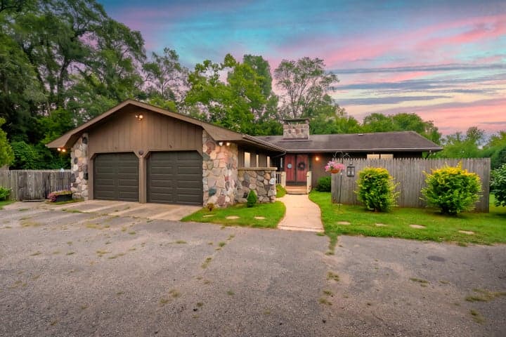 57131 Buckhorn Road, Three Rivers, MI 49093