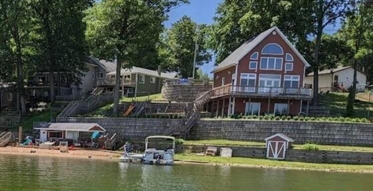 275 Saint Marys Lake Road, Battle Creek, MI 49017