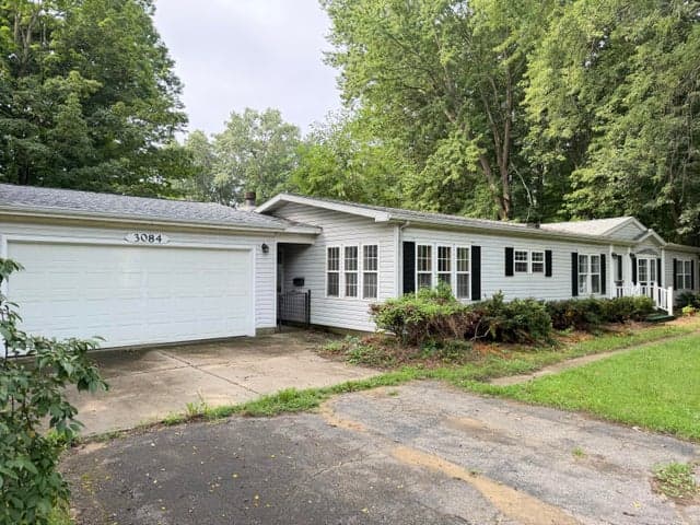 3084 S Pipestone Road, Benton Harbor, MI 49022