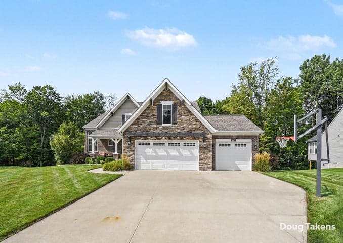 9413 Sunset Ridge Drive NE, Rockford, MI 49341